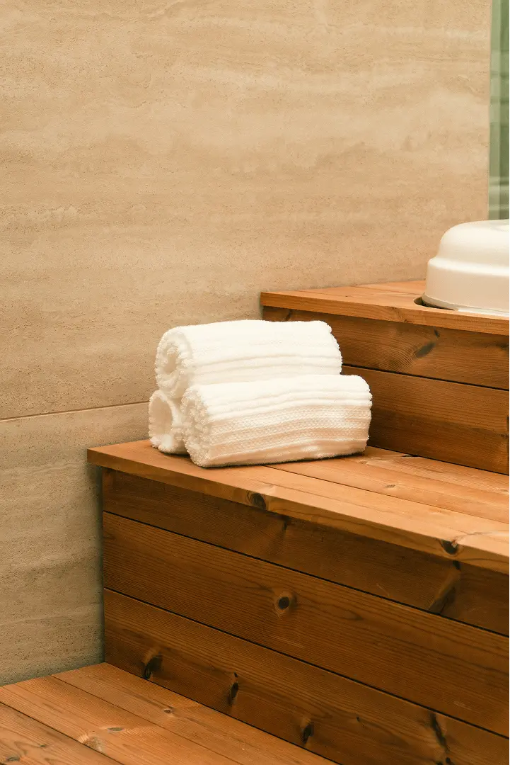 Detalle de mobiliario en tonos almendra