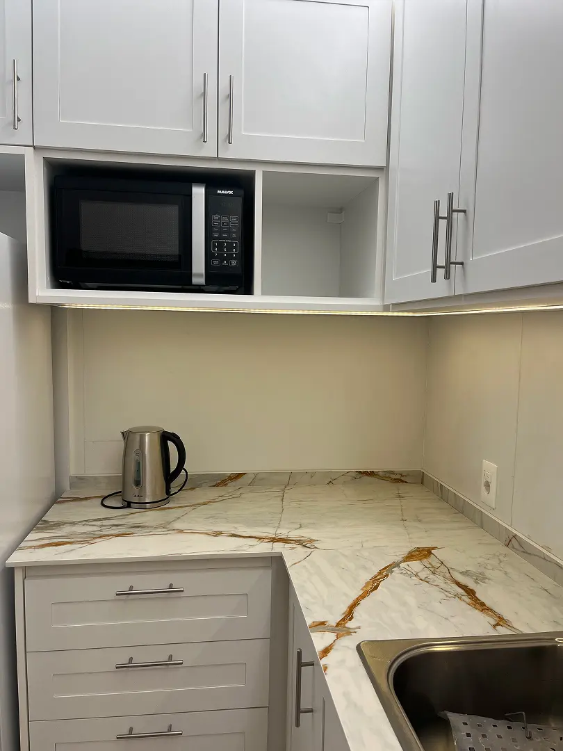 Detalle de mobiliario en tonos tierra