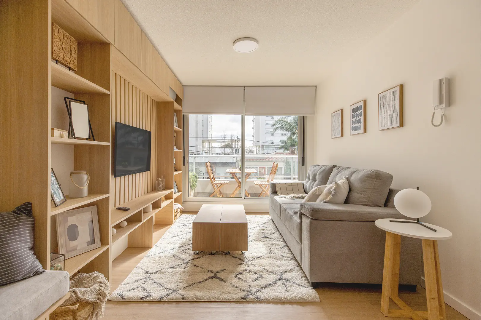 Vista principal del living con diseño moderno