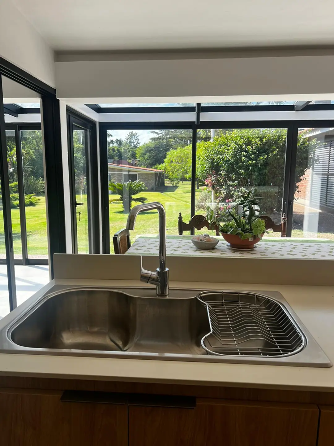 Vista de cocina equipada